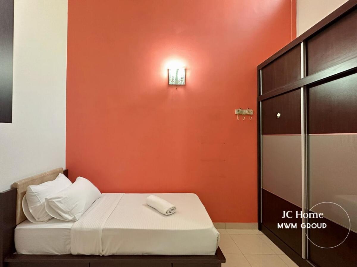 Bukit Indah 6pax Small Gathering House Bbq Pangsapuri Johor Bahru
