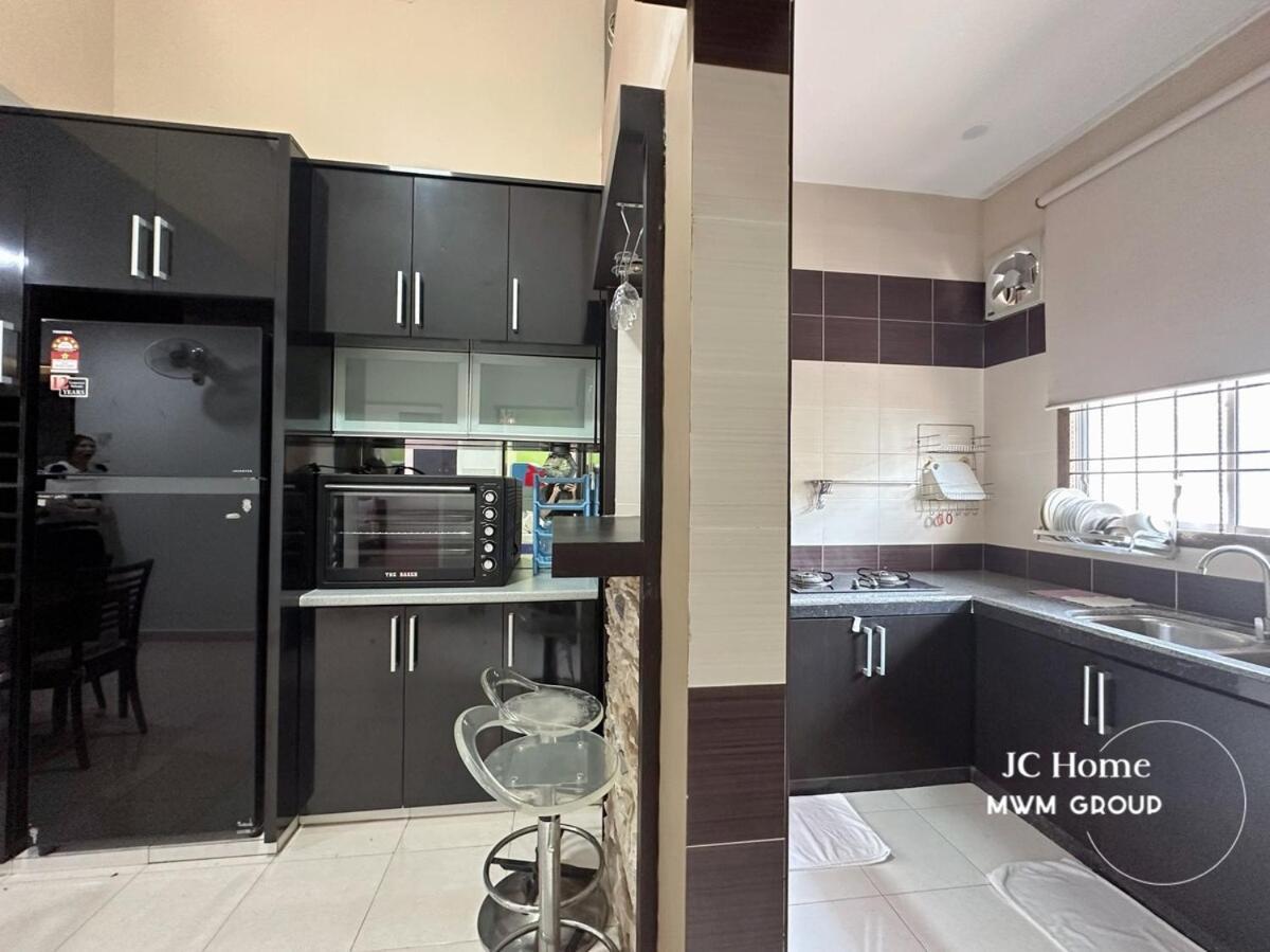 Bukit Indah 6pax Small Gathering House Bbq * Johor Bahru